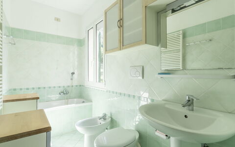 Sorei: Mirror, Tap, Plumbing Fixture, Sink, Bathroom Sink, Property, Bathroom Cabinet, Bathroom, Purple, Interior Design