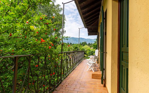 Ca del Bernardi: Sky, Mountain, Daytime, Building, Plant, Natural Landscape, House, Vegetation, Highland, Tree