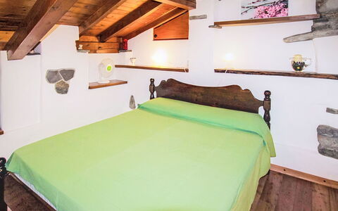 Caa de Sass: Wood, Interior Design, Furniture, Home, Floor, Ceiling, Bedroom, Room, Cottage, Bed
