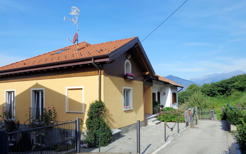 Anna: Property, House, Building, Sky, Home, Transport, Town, Residential Area, Real Estate, Architecture