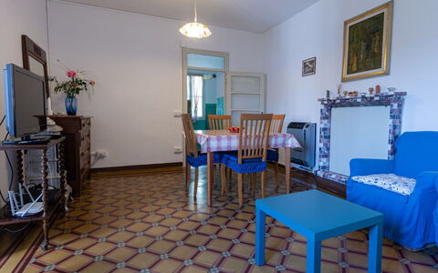 Carolina: Room, Property, Furniture, Building, Floor, House, Real Estate, Table, Interior Design, Living Room