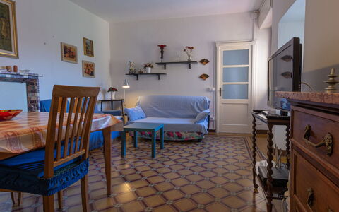 Carolina: Room, Property, Furniture, Floor, Building, House, Interior Design, Table, Wall, Real Estate