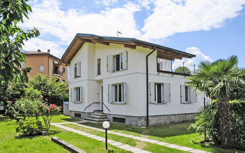 Villa Giulia: Building, Window, House, Residential Area, Home, Facade, Architecture, Neighbourhood, Door, Roof