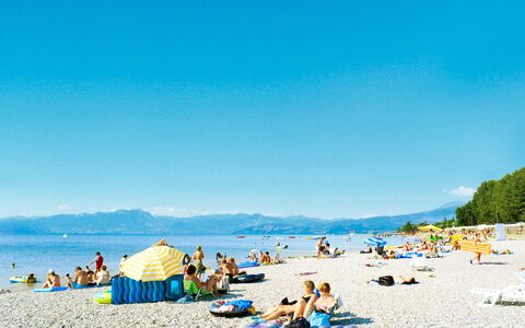 Peschiera del Garda 694: Sky, Water, Azure, Beach, Coastal And Oceanic Landforms, Tree, Sunlight