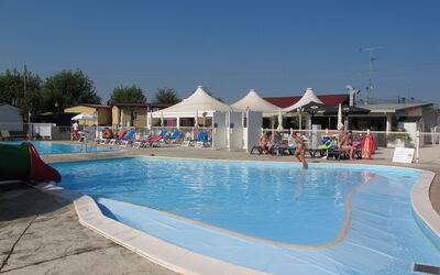 Peschiera del Garda 694: Recreation, Leisure, Shade, Outdoor Furniture, Swimming Pool, Tent, Vacation, Resort, Umbrella, Chair