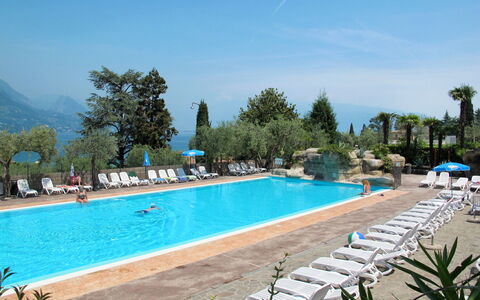 San Felice del Benaco 604: Water, Sky, Plant, Swimming Pool, Tree, Leisure, Real Estate, Composite Material, Resort Town, Outdoor Furniture