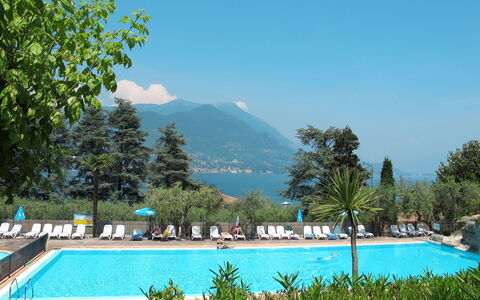 San Felice del Benaco 604: Water, Plant, Sky, Nature, Swimming Pool, Tree, Azure, Natural Landscape, Mountain, Body Of Water