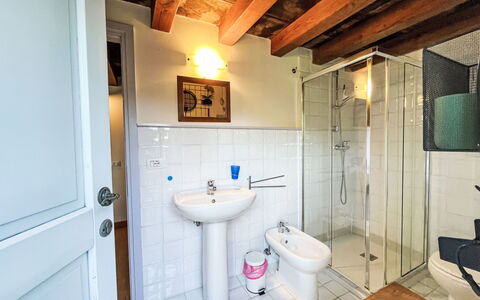 Casa Lienartova: Wall, Flooring, Floor, Ceiling, Plumbing Fixture, Door, Room, Plumbing, Bathroom, Tap