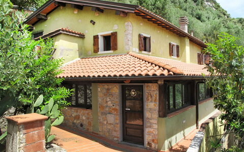 La Grotta: Plant, Building, Property, Window, House, Wood, Tree, Cottage, Biome, Door