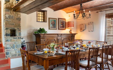 Fonte di Pillo: Furniture, Interior Design, Table, Chair, Dining Room, Wood, Kitchen & Dining Room Table, Flooring, Lighting, Room