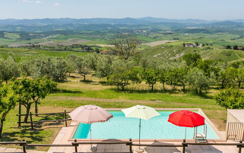 Podere Santa Lucia: Sky, Plant, Property, Plant Community, Ecoregion, Umbrella, Nature, Natural Environment, Shade, Mountain