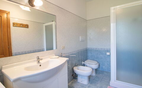 Casa Martina: Mirror, Plumbing Fixture, Tap, Sink, Property, Bathroom Sink, Building, Bathroom, Purple, Bathroom Cabinet