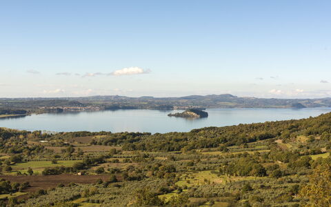 Casa Bruna: Water Resources, Water, Body Of Water, Natural Environment, Natural Landscape, Horizon, Ecoregion, Landscape, Bank, Highland