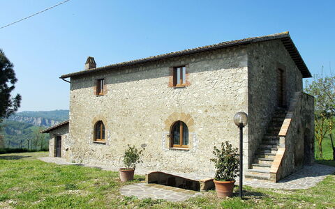 Sociano: Property, House, Building, Farmhouse, Rural Area, Cottage, Real Estate, Home, Land Lot, Facade