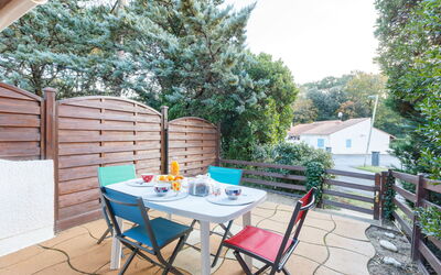 Accommodation:&nbsp;Bois D'Eleis 100.3