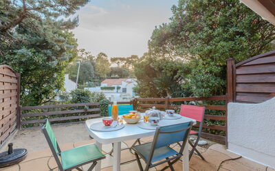 Accommodation:&nbsp;Bois D'Eleis 100.3