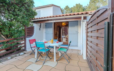 Accommodation:&nbsp;Bois D'Eleis 100.3