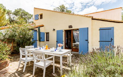 Accommodation:&nbsp;Hameau de Talaris 350.3
