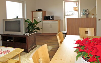 Tamerl 816.2: Room, Furniture, Living Room, Property, Interior Design, Building, Floor, Home, House, Table