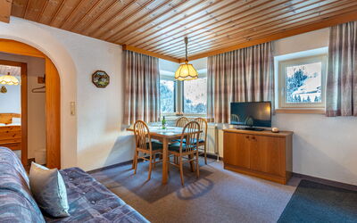 Accommodation:&nbsp;Sailer 794.2