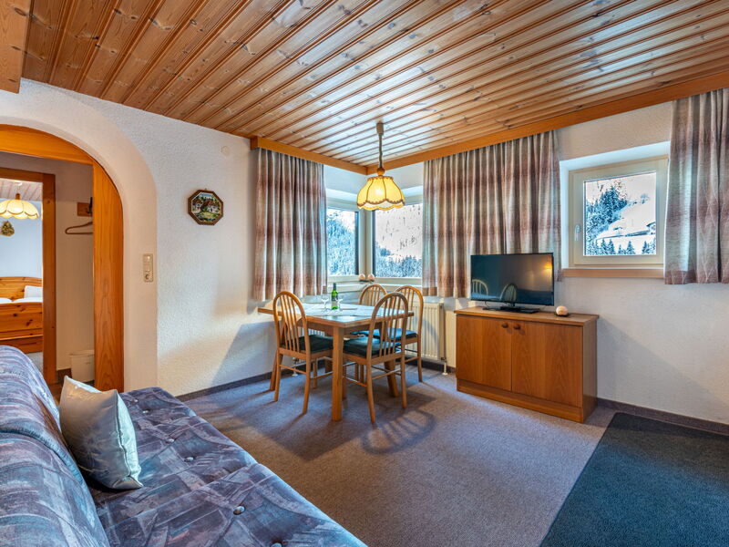 Accommodation:&nbsp;Sailer 794.2
