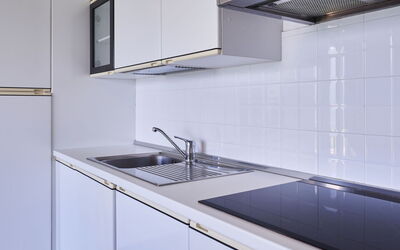Roberta 736.1: Tap, Countertop, Cabinetry, Kitchen Sink, Sink, Property, Kitchen Stove, Plumbing Fixture, Kitchen Appliance, Kitchen