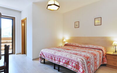 Accommodation:&nbsp;El Ladinia 703.2