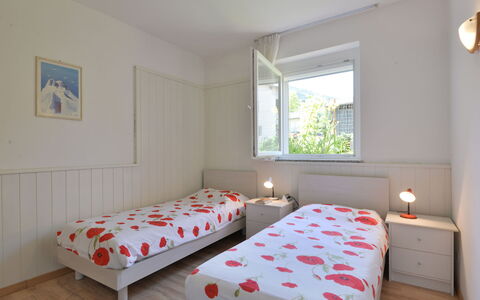 Lago di Caldonazzo 700: Bedroom, Bed, Furniture, Room, Property, Bed Sheet, Bedding, Bed Frame, Floor, Interior Design