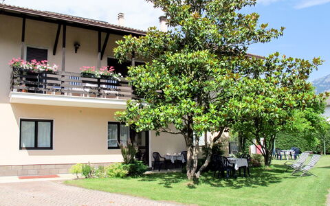 Lago di Caldonazzo 701: Property, Tree, House, Real Estate, Home, Woody Plant, Plant, Building, Neighbourhood, Architecture