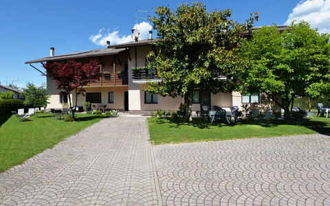 Lago di Caldonazzo 701: Sky, Cloud, Plant, Building, Property, Tree, House, Land Lot, Shade, Urban Design