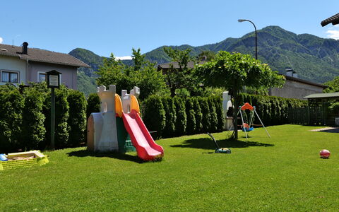 Lago di Caldonazzo 701: Grass, Lawn, Games, Recreation, Land Lot, Leisure, Grassland, Artificial Turf, Tree, Landscape