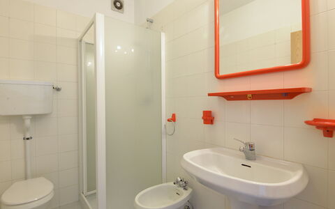 Lago di Caldonazzo 701: Bathroom, Property, Room, Wall, Plumbing Fixture, Real Estate, Interior Design, Architecture, House, Tap