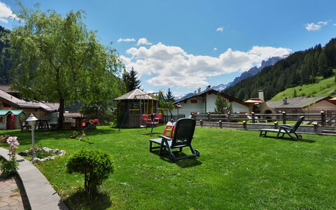 Campitello 647: Property, Mountain, Mountain Range, Grass, Wilderness, Sky, Leisure, Tree, Lawn, Hill Station