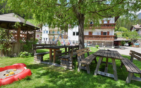 Campitello 647: Grass, Yard, Backyard, Table, Public Space, Tree, Garden, Lawn, Leisure, House