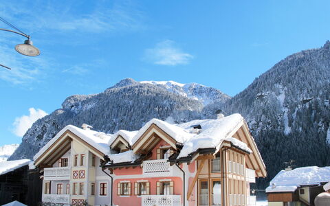 Giovanni (Cpo359): Snow, Winter, Mountain, Mountainous Landforms, Mountain Range, Mountain Village, Hill Station, Property, Sky, Alps