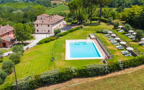 Castelfiorentino 651: Plant, Water, Property, Building, Tree, Window, Swimming Pool, Land Lot, Urban Design, Architecture