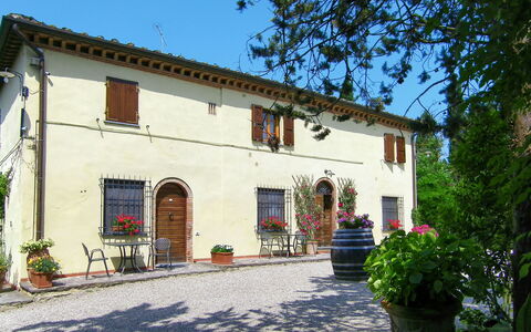 San Gimignano 694: Plant, Sky, Building, Window, Door, Flowerpot, House, Road Surface, Cottage, Tree