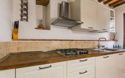 Accommodation:&nbsp;Pisa 650.7