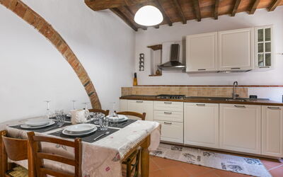 Accommodation:&nbsp;Pisa 650.7