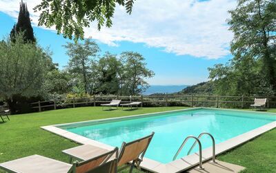 Florence 646: Swimming Pool, Property, Grass, Natural Landscape, House, Leisure, Real Estate, Estate, Table, Backyard