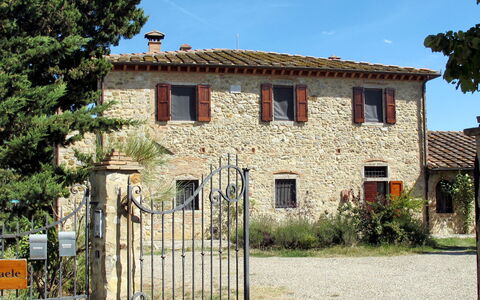 Podere San Raffaele - Cinzia: Property, House, Building, Home, Real Estate, Facade, Architecture, Estate, Residential Area, Neighbourhood