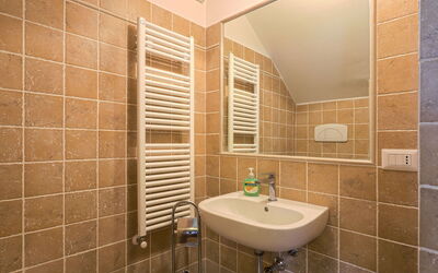 Accommodation:&nbsp;Montechioccioli 649.2