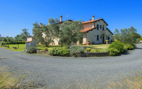 Cecina 613: Property, House, Home, Real Estate, Sky, Land Lot, Estate, Building, Photography, Rural Area