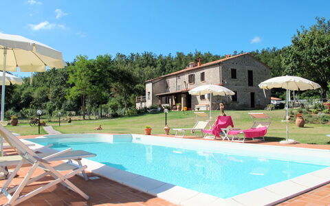 Alighiero Ii: Water, Sky, Property, Cloud, Plant, Swimming Pool, Building, Umbrella, Outdoor Furniture, Chair