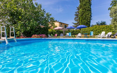 Follonica 702: Water, Sky, Swimming Pool, Cloud, Plant, Azure, Tree, Building, Leisure, Aqua