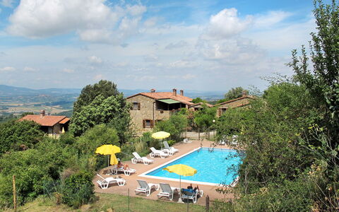 Lago Trasimeno 611: Sky, Cloud, Water, Plant, Property, Building, Swimming Pool, Azure, Tree, Outdoor Furniture