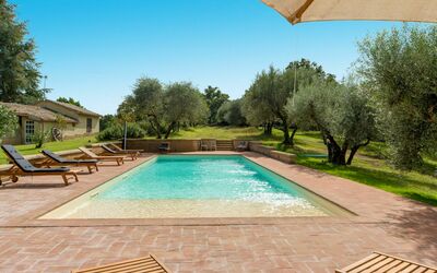 Lago di Bolsena 616: Swimming Pool, Property, Real Estate, Home, House, Estate, Building, Backyard, Grass, Leisure