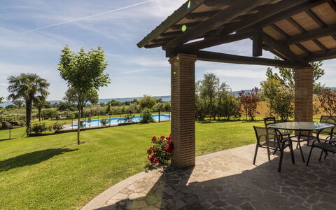Lago di Bolsena 618: Land Lot, Grassland, Lawn, Garden, Meadow, Outdoor Furniture, Shade, Landscaping, Park, Yard
