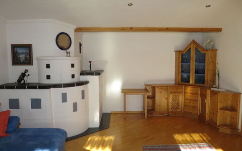 Liftblick: Furniture, Property, Picture Frame, Wood, Interior Design, Couch, House, Lighting, Building, Living Room