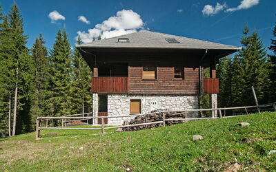 Bled 910: Cloud, Sky, Plant, Building, Property, Tree, House, Natural Landscape, Land Lot, Window